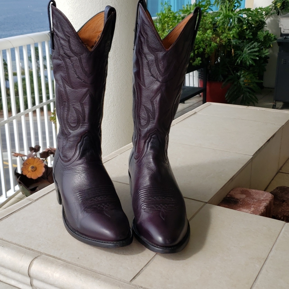 EXTREMELY NICE LUCCHESE BOOTS! BARELY WORN!!
